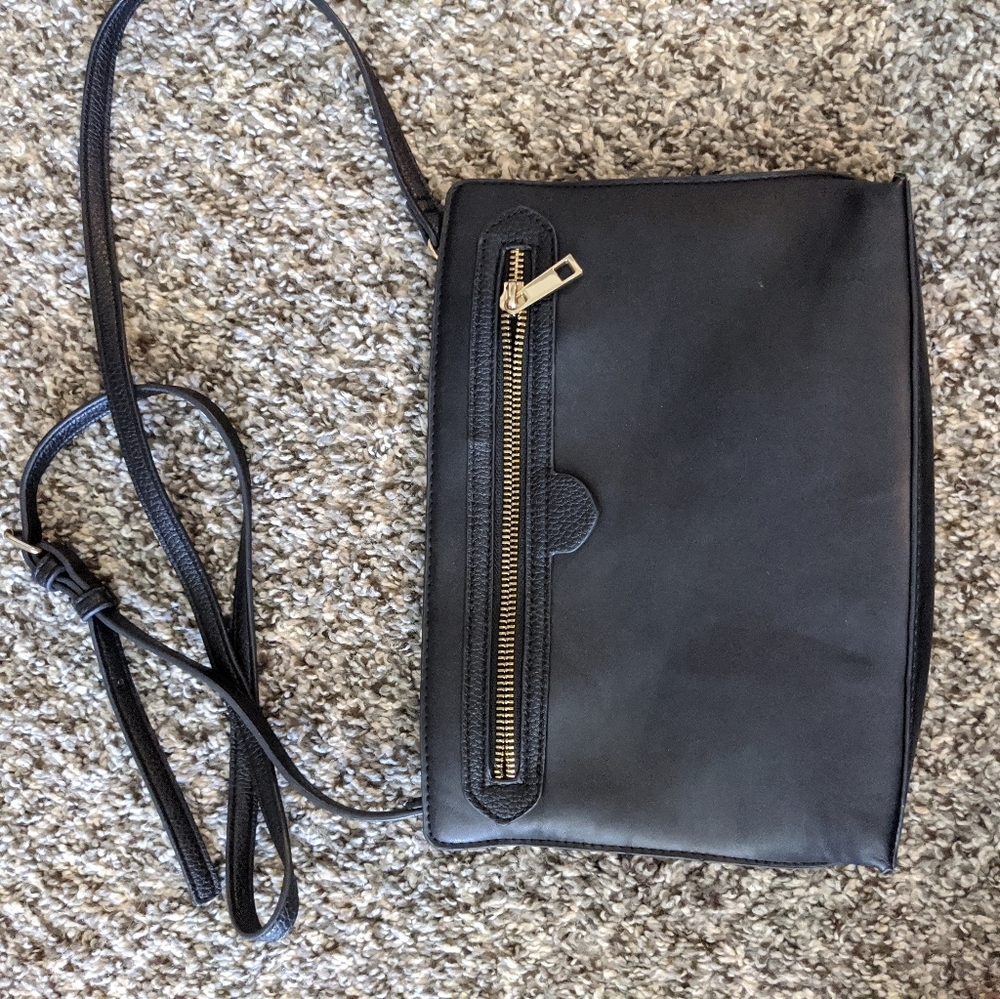 Black cross shoulder purse